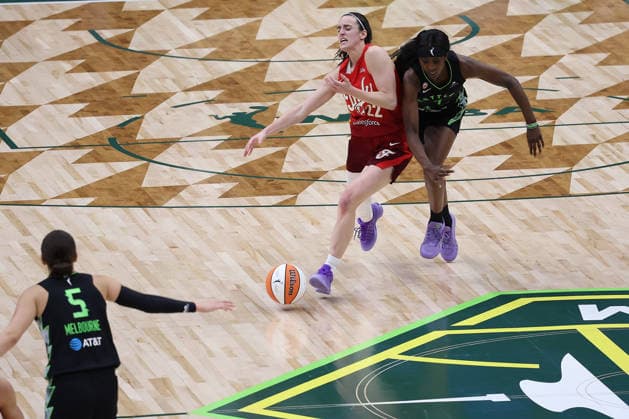 July 28, 2026, Seattle, Washington, USA: Indiana Fever guard CAITLIN CLARK (22) loses control of the ball while defended by Seattle Storm guard FLAUJAE JOHNSON (4) in the second quarter of the WNBA, Basketball Damen, USA match between the Seattle Storm and Indiana Fever at Climate Pledge Arena in Seattle. WNBA 2026: Indiana 105:95 Seattle  - ZUMAd218 20260728_zsp_d218_033 Copyright: xRichardxDizonx