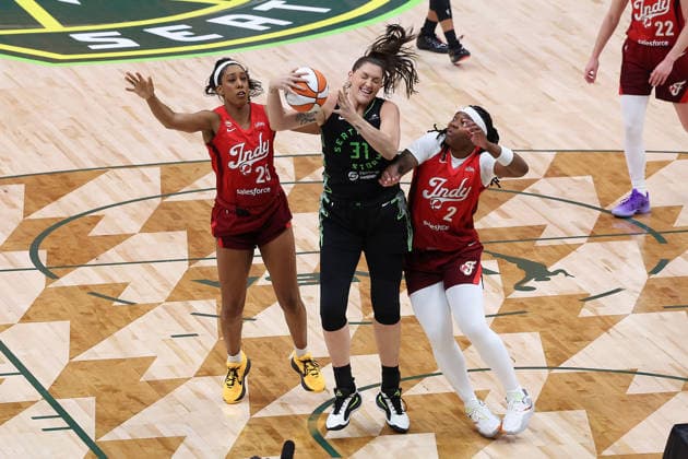 July 28, 2026, Seattle, Washington, USA: Seattle Storm center STEFANIE DOLSON (31) handles the ball with defensive pressure from Indiana Fever forward MONIQUE BILLINGS (25) and forward MYISHA HINES-ALLEN (2) in the third quarter of the WNBA, Basketball Damen, USA match between the Seattle Storm and Indiana Fever at Climate Pledge Arena in Seattle. WNBA 2026: Indiana 105:95 Seattle  - ZUMAd218 20260728_zsp_d218_036 Copyright: xRichardxDizonx