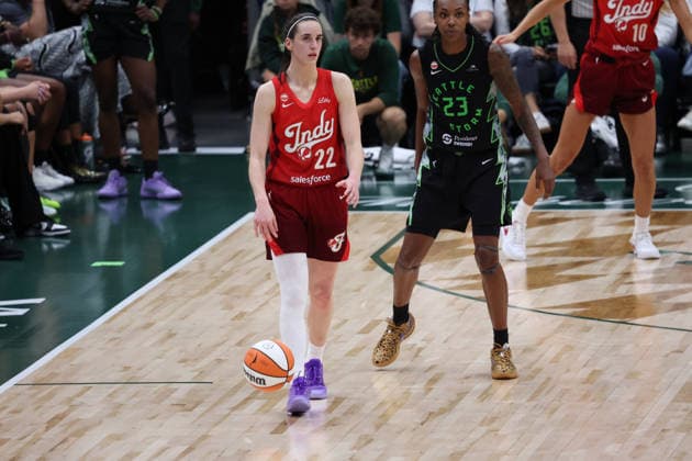 July 28, 2026, Seattle, Washington, USA: Indiana Fever guard CAITLIN CLARK (22) dribbles out the basketball in the final seconds of the fourth quarter of the WNBA, Basketball Damen, USA match between the Seattle Storm and Indiana Fever at Climate Pledge Arena in Seattle. WNBA 2026: Indiana 105:95 Seattle  - ZUMAd218 20260728_zsp_d218_040 Copyright: xRichardxDizonx