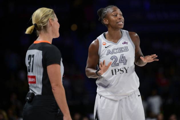 Basketball, Frauen, WNBA, Las Vegas Aces - Portland Fire July 28, 2026, Las Vegas, Nevada, USA: J.LOYD 24 (C) in conversation with the referee during WNBA, Basketball Damen, USA Regular Season at the Michelob Ultra Arena in Las Vegas. WNBA 2026: Las Vegas Aces Defeats Portland Fire 98-83  - ZUMAo117 20260728_zsp_o117_019 Copyright: xMikaelxOnax