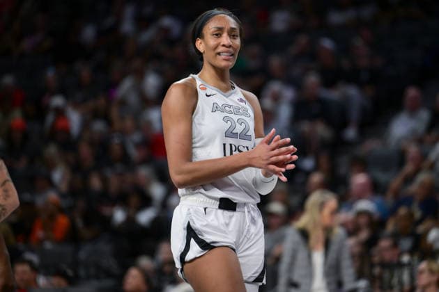 Basketball, Frauen, WNBA, Las Vegas Aces - Portland Fire July 28, 2026, Las Vegas, Nevada, USA: AJA WILSON 22 (C) cheer after getting the ball possession during WNBA, Basketball Damen, USA Regular Season at the Michelob Ultra Arena in Las Vegas. WNBA 2026: Las Vegas Aces Defeats Portland Fire 98-83  - ZUMAo117 20260728_zsp_o117_026 Copyright: xMikaelxOnax