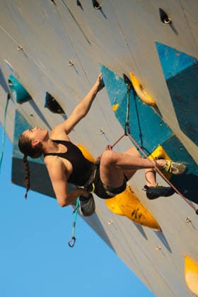 July 28, 2026, Salt Lake City, Utah, USA: Climber AVA KOVTUNOVICH from the United States chalks her right hand while resting on the women s final route Salt Lake City USA - ZUMAs381 20260728_znp_s381_007 Copyright: xAndrewxSzakmeisterx