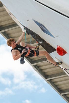 July 28, 2026, Salt Lake City, Utah, USA: United States Lead national team, Nationalteam climber DILLON USAMAN makes the last clip before the headwall on the men s semi final route Salt Lake City USA - ZUMAs381 20260728_znp_s381_014 Copyright: xAndrewxSzakmeisterx
