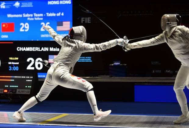 Fechten, WM in Hongkong #2 (260729) -- HONG KONG, July 29, 2026 -- Pan Qimiao (L) of China competes with Maia Chamberlain of the United States during the team women s sabre semifinal match between China and the United States at the 2026 Fencing World Championships in Hong Kong, south China, July 29, 2026. ) (SP)CHINA-HONG KONG-FENCING-WORLD CHAMPIONSHIPS-WOMEN S SABRE TEAM (CN) LoxPingxFai 