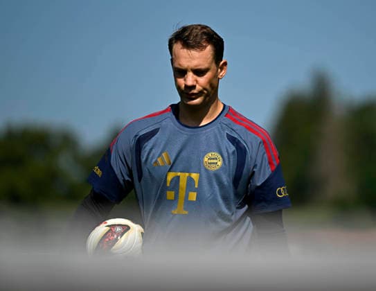29.07.2026, Fussball Bundesliga 2026 2027, Trainingslager FC Bayern München in Rottach-Egern am Tegernsee (Bayern). Torwart Manuel Neuer (FC Bayern München) nachdenklich. *** July 29, 2026, 2026–2027 Bundesliga, FC Bayern Munich training camp in Rottach-Egern on Lake Tegernsee, Bavaria; goalkeeper Manuel Neuer of FC Bayern Munich looks pensive