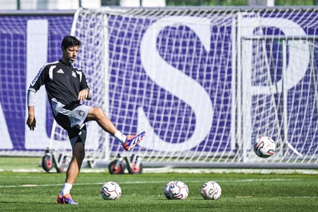 Anderlecht s head coach Vitor Bruno pictured in action during a training session of Belgian RSC Anderlecht, Wednesday 29 July in Brussels, in preparations of the second leg of the second qualifying round for the UEFA Europa League against Swedish Hammarby IF. TOM GOYVAERTS TomxGoyvaerts  x182284017x