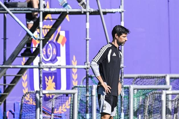 Anderlecht s head coach Vitor Bruno pictured during a training session of Belgian RSC Anderlecht, Wednesday 29 July in Brussels, in preparations of the second leg of the second qualifying round for the UEFA Europa League against Swedish Hammarby IF. TOM GOYVAERTS TomxGoyvaerts  x182283937x