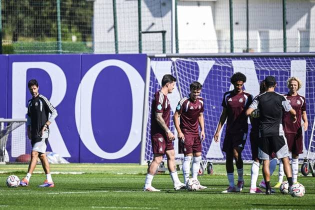 Anderlecht s head coach Vitor Bruno pictured during a training session of Belgian RSC Anderlecht, Wednesday 29 July in Brussels, in preparations of the second leg of the second qualifying round for the UEFA Europa League against Swedish Hammarby IF. TOM GOYVAERTS TomxGoyvaerts  x182283955x