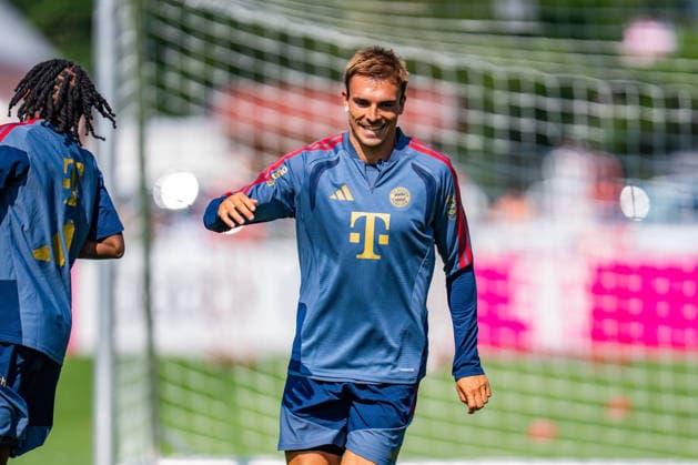 Trainingslager, FC Bayern München am 29.07.2026 in Rottach-Egern Joao Palhinha zufrieden lachend glücklich *** Training camp, FC Bayern Munich on July 29, 2026, in Rottach-Egern; João Palhinha, smiling contentedly and happily Copyright: xBahhoxKarax