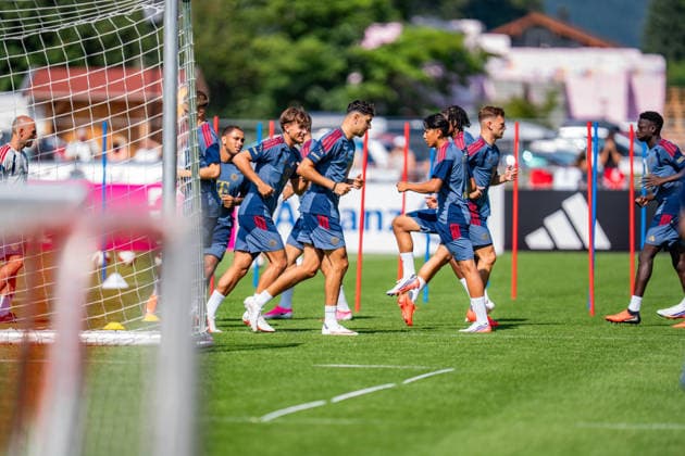 Trainingslager, FC Bayern München am 29.07.2026 in Rottach-Egern Aleksandr Pavlovic Joshua Kimmich und Tom Bischof sowie weitere Nachwuchsspieler *** Training camp, FC Bayern Munich on July 29, 2026, in Rottach-Egern: Aleksandr Pavlovic, Joshua Kimmich, Tom Bischof, and other youth players Copyright: xBahhoxKarax