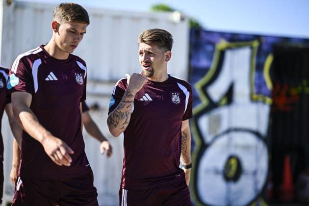 Anderlecht s Danylo Sikan and Anderlecht s Adriano Bertaccini arrive for a training session of Belgian RSC Anderlecht, Wednesday 29 July in Brussels, in preparations of the second leg of the second qualifying round for the UEFA Europa League against Swedish Hammarby IF. TOM GOYVAERTS TomxGoyvaerts  x182288035x