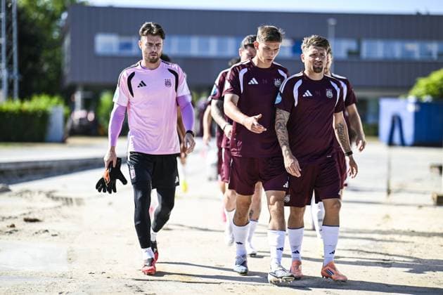 Anderlecht s goalkeeper Colin Coosemans; Anderlecht s Danylo Sikan and Anderlecht s Adriano Bertaccini arrive for a training session of Belgian RSC Anderlecht, Wednesday 29 July in Brussels, in preparations of the second leg of the second qualifying round for the UEFA Europa League against Swedish Hammarby IF. TOM GOYVAERTS TomxGoyvaerts  x182288046x