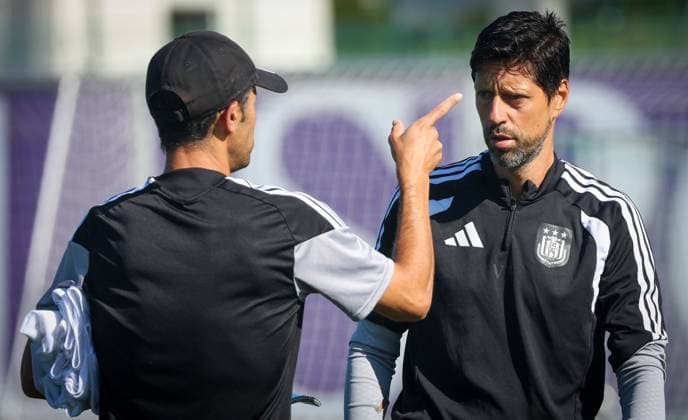 Anderlecht s head coach Vitor Bruno pictured during a training session of Belgian RSC Anderlecht, Wednesday 29 July 2026 in Brussels, in preparations of the second leg of the second qualifying round for the UEFA Europa League against Swedish Hammarby IF. VIRGINIExLEFOUR  x182289733x