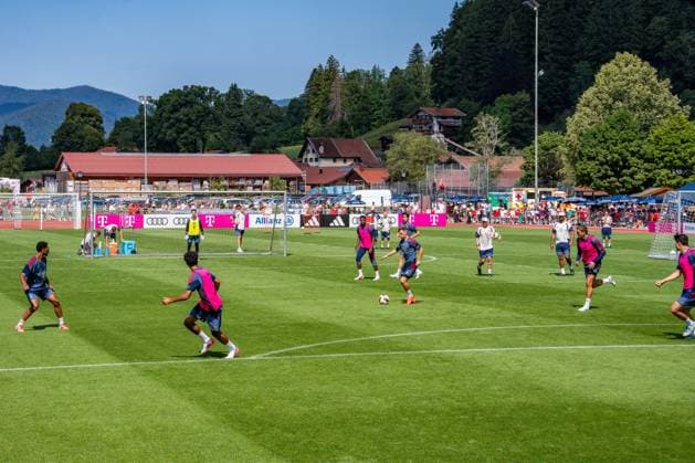 Trainingslager, FC Bayern München am 29.07.2026 in Rottach-Egern Trainingsspiel des FC Bayern München *** Training Camp, FC Bayern Munich on July 29, 2026, in Rottach Egern; FC Bayern Munich Friendly Match Copyright: xBahhoxKarax