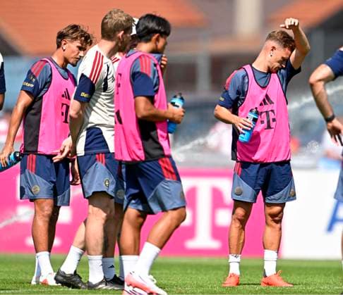 29.07.2026, Fussball Bundesliga 2026 2027, Trainingslager FC Bayern München in Rottach-Egern am Tegernsee (Bayern). Joshua Kimmich (FC Bayern München) nachdenklich, *** July 29, 2026, 2026–2027 Bundesliga, FC Bayern Munich training camp in Rottach-Egern on Lake Tegernsee, Bavaria; Joshua Kimmich of FC Bayern Munich looks pensive,
