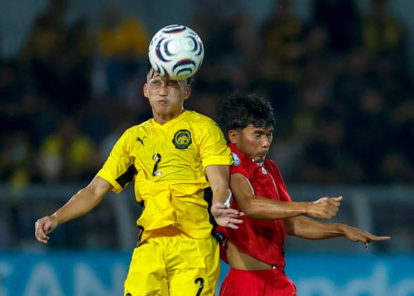 ASEAN Hyundai Cup 2026 Malaysia Vs Laos in Kuala Lumpur, Malaysia - 28 Jul 2026 Jimmy Raymond of Malaysia (L) and Soukphachan Lueanthala of Laos seen in action during the ASEAN Hyundai Cup 2026 match between Malaysia and Laos at Kuala Lumpur Football Stadium, Cheras. Final score; Malaysia 4:0 Laos. Kuala Lumpur Malaysia Copyright: xWongxFokxLoyx xSOPAxImagesx 20260728_AFW_0957 copy