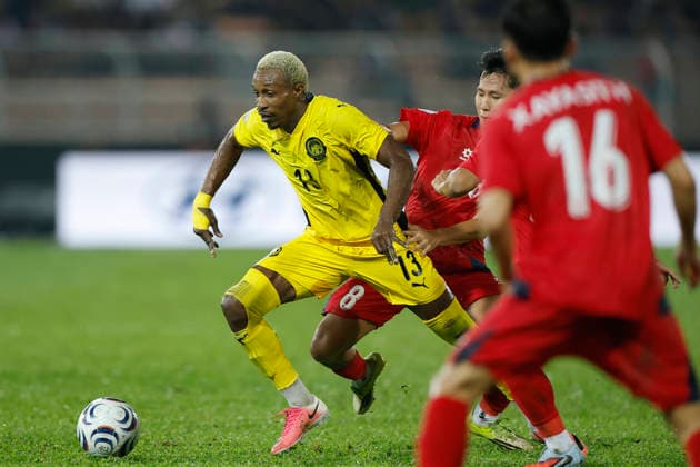 ASEAN Hyundai Cup 2026 Malaysia Vs Laos in Kuala Lumpur, Malaysia - 28 Jul 2026 Mohamadou Sumareh of Malaysia (L) and Damoth Thongkhamsavath of Laos seen in action during the ASEAN Hyundai Cup 2026 match between Malaysia and Laos at Kuala Lumpur Football Stadium, Cheras. Final score; Malaysia 4:0 Laos. Kuala Lumpur Malaysia Copyright: xWongxFokxLoyx xSOPAxImagesx 20260728_AFW_1353 copy