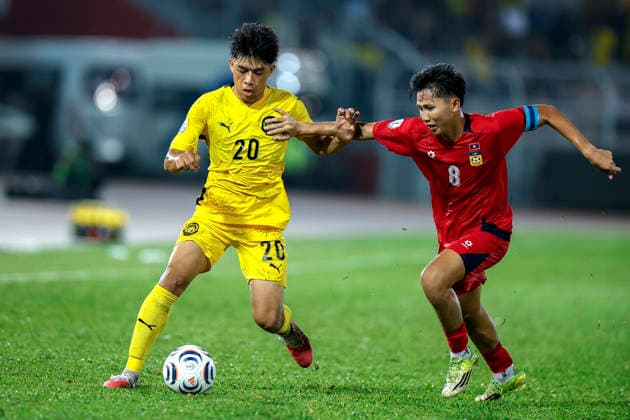 ASEAN Hyundai Cup 2026 Malaysia Vs Laos in Kuala Lumpur, Malaysia - 28 Jul 2026 Muhammad Syafiq Bin Ahmad of Malaysia (L) and Damoth Thongkhamsavath of Laos seen in action during the ASEAN Hyundai Cup 2026 match between Malaysia and Laos at Kuala Lumpur Football Stadium, Cheras. Final score; Malaysia 4:0 Laos. Kuala Lumpur Malaysia Copyright: xWongxFokxLoyx xSOPAxImagesx 20260728_AFW_1657 copy