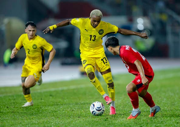 ASEAN Hyundai Cup 2026 Malaysia Vs Laos in Kuala Lumpur, Malaysia - 28 Jul 2026 Mohamadou Sumareh of Malaysia (L) and Phonsak Seesavath of Laos seen in action during the ASEAN Hyundai Cup 2026 match between Malaysia and Laos at Kuala Lumpur Football Stadium, Cheras. Final score; Malaysia 4:0 Laos. Kuala Lumpur Malaysia Copyright: xWongxFokxLoyx xSOPAxImagesx 20260728_AFW_1727 copy