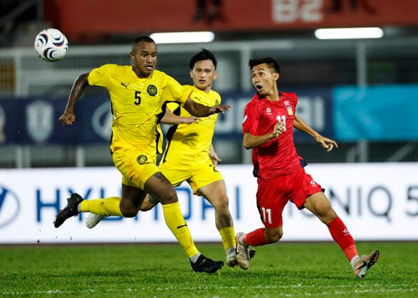 ASEAN Hyundai Cup 2026 Malaysia Vs Laos in Kuala Lumpur, Malaysia - 28 Jul 2026 Rodney Celvin Akwensivie of Malaysia (L) and Chony Waenpaserth of Laos seen in action during the ASEAN Hyundai Cup 2026 match between Malaysia and Laos at Kuala Lumpur Football Stadium, Cheras. Final score; Malaysia 4:0 Laos. Kuala Lumpur Malaysia Copyright: xWongxFokxLoyx xSOPAxImagesx 20260728_AFW_1821 copy