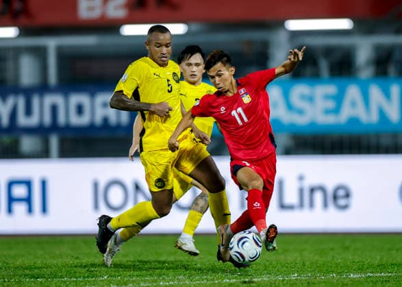 ASEAN Hyundai Cup 2026 Malaysia Vs Laos in Kuala Lumpur, Malaysia - 28 Jul 2026 Rodney Celvin Akwensivie of Malaysia (L) and Chony Waenpaserth of Laos seen in action during the ASEAN Hyundai Cup 2026 match between Malaysia and Laos at Kuala Lumpur Football Stadium, Cheras. Final score; Malaysia 4:0 Laos. Kuala Lumpur Malaysia Copyright: xWongxFokxLoyx xSOPAxImagesx 20260728_AFW_1828 copy