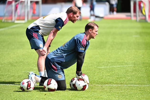 Manuel NEUER (Torwart Bayern Muenchen), Torwarttrainer Michael RECHNER (Bayern Muenchen), Oeffentliches Training FC Bayern Muenchen im Trainingslager in Rottach Egern am 29.07.2026. Fussball 1. Bundesliga,Saison 2026 2027. *** Manuel NEUER, goalkeeper for Bayern Munich; Michael RECHNER, goalkeeper coach for Bayern Munich; FC Bayern Munich s public training session at the training camp in Rottach Egern on July 29, 2026; Soccer, Bundesliga 1, 2026–2027 season