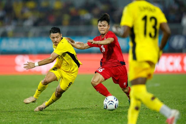 July 28, 2026, Kuala Lumpur, Malaysia: Sergio Fabian Ezequiel Aguero of Malaysia (L) and Xayasith Singsavang of Laos seen in action during the ASEAN Hyundai Cup 2026 match between Malaysia and Laos at Kuala Lumpur Football Stadium, Cheras. Final score; Malaysia 4:0 Laos. Kuala Lumpur Malaysia - ZUMAs197 20260728_aaa_s197_297 Copyright: xWongxFokxLoyx