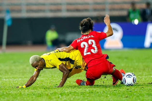 July 28, 2026, Kuala Lumpur, Malaysia: Mohamadou Sumareh of Malaysia (L) and Phonsak Seesavath of Laos seen in action during the ASEAN Hyundai Cup 2026 match between Malaysia and Laos at Kuala Lumpur Football Stadium, Cheras. Final score; Malaysia 4:0 Laos. Kuala Lumpur Malaysia - ZUMAs197 20260728_aaa_s197_317 Copyright: xWongxFokxLoyx