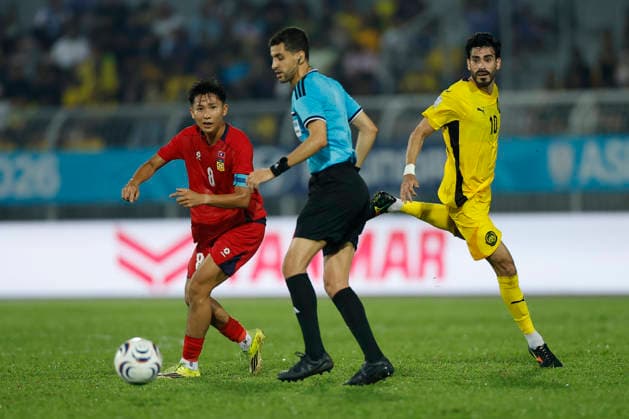 July 28, 2026, Kuala Lumpur, Malaysia: Damoth Thongkhamsavath of Laos (L) and Endrick Dos Santos Parafita of Malaysia seen in action during the ASEAN Hyundai Cup 2026 match between Malaysia and Laos at Kuala Lumpur Football Stadium, Cheras. Final score; Malaysia 4:0 Laos. Kuala Lumpur Malaysia - ZUMAs197 20260728_aaa_s197_318 Copyright: xWongxFokxLoyx
