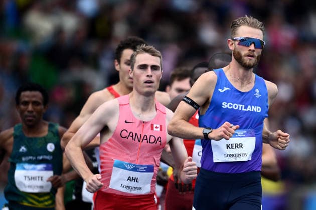 COM26 ATHLETICS, Josh Kerr of Scotland (right) competes in the Men™s One Mile Round 1 heats during the Glasgow 2026 Commonwealth Games at EDF Scotstoun Stadium in Glasgow, Scotland, Wednesday, July 29, 2026. ( NO ARCHIVING, EDITORIAL USE ONLY Glasgow United Kingdom  Copyright: xJOELxCARRETTx 20260729150906631798