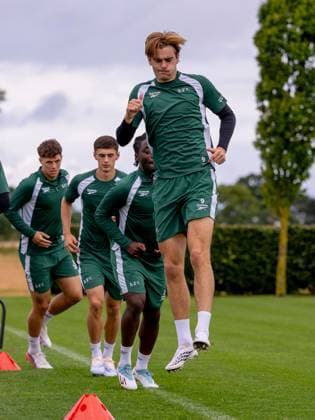 Nathan Lowe of Hibernian during a training session ahead of the clash with KF Malisheva Hibernian Training, Football, Hibernian Training Centre, Edinburgh, Scotland, UK - 29 Jul 2026Edinburgh Hibernian Training Centre Scotland United Kingdom EDITORIAL USE ONLY No use with unauthorised audio, video, data, fixture lists, club league logos or live services. Online in-match use limited to 120 images, no video emulation. No use in betting, games or single club league player publications.  Copyright: xAlanxRennie Shutterstockx 17016053ar