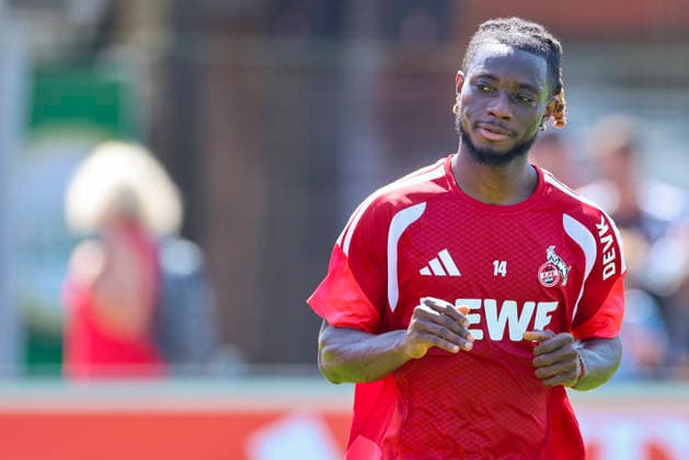 Gideon Mensah (1. FC Köln) schaut, Tag 6, Trainingslager 1. FC Köln, Koasastadion am 29. July 2026 in St. Johann in Tirol, Österreich. (Foto von Marco Steinbrenner DeFodi Images) Gideon Mensah (1. FC Köln) looks on, Tag 6, Trainingslager 1. FC Köln, Koasastadion, July 29, 2026 in St. Johann in Tirol, Austria. (Photo by Marco Steinbrenner DeFodi Images) - *** Gideon Mensah watches 1 FC Köln, Day 6, 1 FC Köln training camp, Koasa Stadium on July 29, 2026, in St. Johann in Tirol, Austria. Photo by Marco Steinbrenner, DeFodi Images. Gideon Mensah of 1. FC Köln looks on, Day 6, 1. FC Köln training camp, Koasa Stadium, July 29, 2026, at the Koasastadion in St. Johann in Tirol, Austria. Photo by Marco Steinbrenner, DeFodi Images