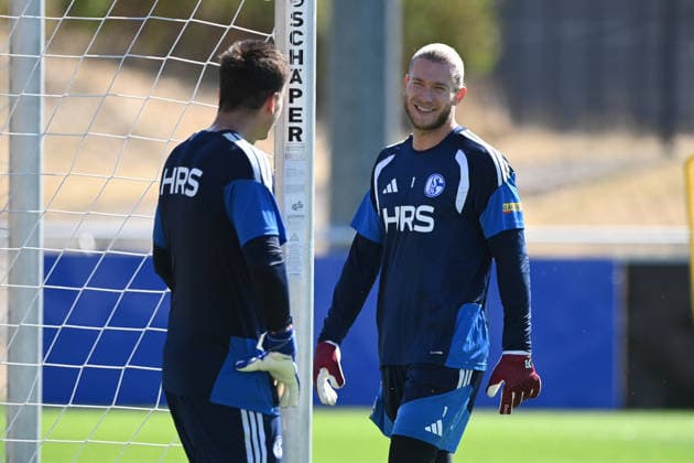 v.l. Torwart Kevin MUELLER (Müller, GE), Torwart Loris KARIUS (GE) Training des FC Schalke 04 (GE) am 29.07.2026 auf dem Trainingsgelaende in Gelsenkirchen Deutschland. Â *** From left: Goalkeeper Kevin MUELLER Müller, GE; Goalkeeper Loris KARIUS, GE. FC Schalke 04 GE training session on July 29, 2026, at the training facility in Gelsenkirchen, Germany Â