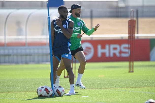 Trainer Miron MUSLIC (GE) und Moussa SYLLA (GE) Training des FC Schalke 04 (GE) am 29.07.2026 auf dem Trainingsgelaende in Gelsenkirchen Deutschland. Â *** Coaches Miron MUSLIC GE and Moussa SYLLA GE at an FC Schalke 04 GE training session on July 29, 2026, at the training facility in Gelsenkirchen, Germany Â