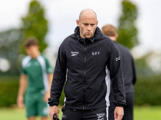 David Gray manager of Hibernian during a training session ahead of the clash with KF Malisheva Hibernian Training, Football, Hibernian Training Centre, Edinburgh, Scotland, UK - 29 Jul 2026Edinburgh Hibernian Training Centre Scotland United Kingdom EDITORIAL USE ONLY No use with unauthorised audio, video, data, fixture lists, club league logos or live services. Online in-match use limited to 120 images, no video emulation. No use in betting, games or single club league player publications.  Copyright: xAlanxRennie Shutterstockx 17016053bd