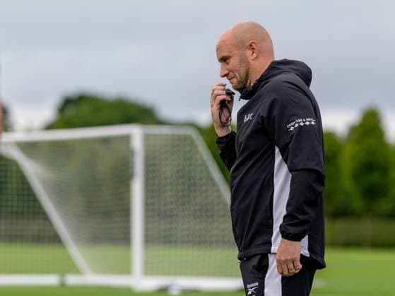 David Gray manager of Hibernian during a training session ahead of the clash with KF Malisheva Hibernian Training, Football, Hibernian Training Centre, Edinburgh, Scotland, UK - 29 Jul 2026Edinburgh Hibernian Training Centre Scotland United Kingdom EDITORIAL USE ONLY No use with unauthorised audio, video, data, fixture lists, club league logos or live services. Online in-match use limited to 120 images, no video emulation. No use in betting, games or single club league player publications.  Copyright: xAlanxRennie Shutterstockx 17016053ce