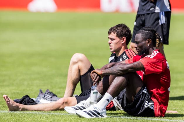 ST. JOHANN IN TIROL, AUSTRIA - JULY 29: Martin James (1. FC Koeln) and Gideon Mensah (1. FC Koeln, 14) watching during a training session at trainings camp in Kitzbuehel of season 2026 27 at Koasastadion on July 29, 2026 in St. Johann in Tirol, Austria. Austria Copyright: xSteffiexWunderlx
