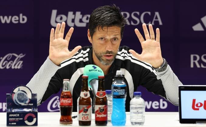 Anderlecht s head coach Vitor Bruno gestures during a press conference, PK, Pressekonferenz of Belgian RSC Anderlecht, Wednesday 29 July 2026 in Brussels, in preparations of the second leg of the second qualifying round for the UEFA Europa League against Swedish Hammarby IF. VIRGINIExLEFOUR  x182304171x