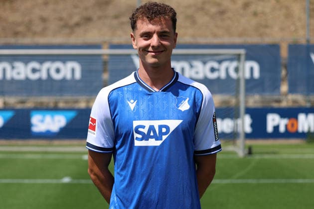 23.07.2026, xrekx, Fussball 1.Bundesliga, TSG 1899 Hoffenheim - Fototermin Saison 2026 27 v.l. Fisnik Asllani (TSG Hoffenheim) (DFL DFB REGULATIONS PROHIBIT ANY USE OF PHOTOGRAPHS as IMAGE SEQUENCES and or QUASI-VIDEO) Sinsheim *** July 23, 2026, xrekx, Soccer, Bundesliga 1, TSG 1899 Hoffenheim Photo Session, 2026–27 Season, from left: Fisnik Asllani, TSG Hoffenheim. DFL and DFB regulations prohibit any use of photographs as image sequences and or quasi-video. Sinsheim