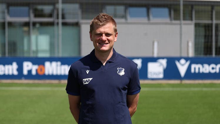 23.07.2026, xrekx, Fussball 1.Bundesliga, TSG 1899 Hoffenheim - Fototermin Saison 2026 27 v.l. Christian Neitzert Rehatrainer (TSG Hoffenheim) (DFL DFB REGULATIONS PROHIBIT ANY USE OF PHOTOGRAPHS as IMAGE SEQUENCES and or QUASI-VIDEO) Sinsheim *** July 23, 2026, xrekx, Soccer, Bundesliga 1, TSG 1899 Hoffenheim Photo Session, 2026–27 Season, from left: Christian Neitzert, Rehab Coach, TSG Hoffenheim. DFL and DFB regulations prohibit any use of photographs as image sequences and or quasi-video. Sinsheim