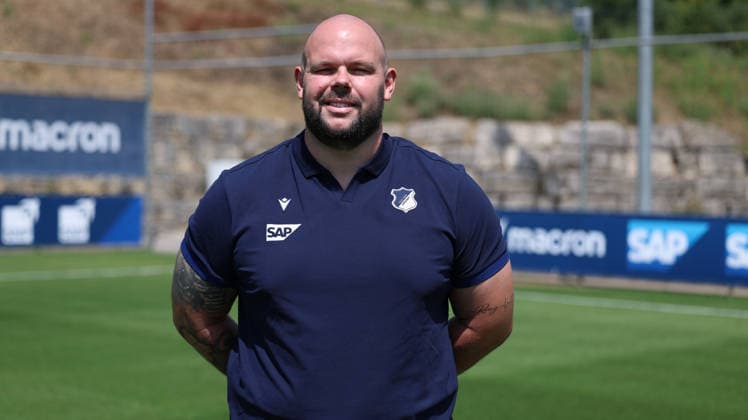 23.07.2026, xrekx, Fussball 1.Bundesliga, TSG 1899 Hoffenheim - Fototermin Saison 2026 27 v.l. Martin Beer Physiotherapeut (TSG Hoffenheim) (DFL DFB REGULATIONS PROHIBIT ANY USE OF PHOTOGRAPHS as IMAGE SEQUENCES and or QUASI-VIDEO) Sinsheim *** July 23, 2026, xrekx, Soccer, Bundesliga 1, TSG 1899 Hoffenheim Photo Session, 2026–27 Season, from left: Martin Beer, Physical Therapist, TSG Hoffenheim. DFL and DFB regulations prohibit any use of photographs as image sequences and or quasi-video. Sinsheim