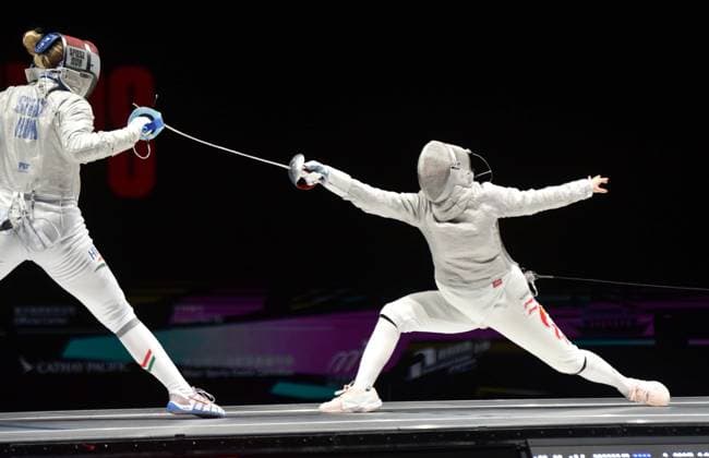 (260729) -- HONG KONG, July 29, 2026 -- Spiesz Anna (L) of Hungary competes with Pan Qimiao of China during the women s team sabre final between China and Hungary at the 2026 Fencing World Championships in Hong Kong, south China, July 29, 2026. ) (SP)CHINA-HONG KONG-FENCING-WORLD CHAMPIONSHIPS-WOMEN S SABRE TEAM (CN) LoxPingxFai 