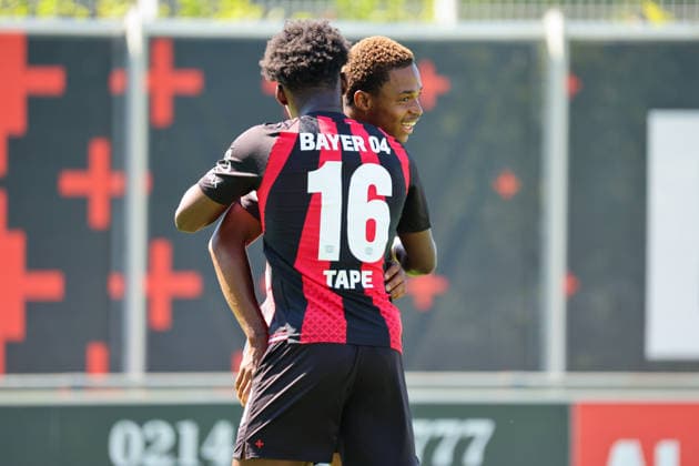 Leverkusen, Deutschland: 28.07.2026 - Testspiel - Bayer 04 Leverkusen vs. KRC Genk Im Bild: v.li. der Zweite Torschütze Jeanuel Belocian (Leverkusen) macht das Tor zum 1:0 für Leverkusen und jubelt mit Axel Tape (Leverkusen) (DFL DFB REGULATIONS PROHIBIT ANY USE OF PHOTOGRAPHS as IMAGE SEQUENCES and or QUASI-VIDEO) *** *** Leverkusen, Germany, July 28, 2026, Friendly Match: Bayer 04 Leverkusen vs. KRC Genk. Pictured from left: Second goal scorer Jeanuel Belocian of Leverkusen scores the 1–0 goal for Leverkusen and celebrates with Axel Tape. Leverkusen, DFL, DFB REGULATIONS, PROPROHIBIT ANY USE OF PHOTOGRAPHS AS IMAGE SEQUENCES AND OR QUASI-VIDEO *** Copyright: HMBxMedia MadeleinexFantini