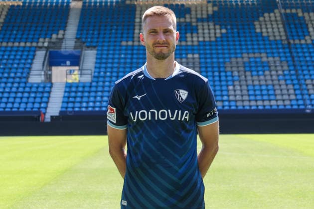 29.07.2026, Fussball, Saison 2026 2027, Porträttermin VfL Bochum, Karol Mets (VfL Bochum) Bochum Ruhrstadion Deutschland xRHR-FOTOx *** July 29, 2026, Soccer, 2026–2027 Season, VfL Bochum Photo Shoot, Karol Mets, VfL Bochum, Bochum, Ruhrstadion, Germany, xRHR PHOTOx Copyright: RHR-FOTOx RHR-FOTO