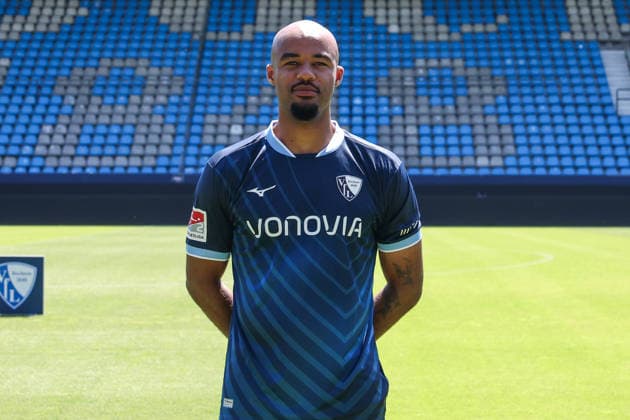29.07.2026, Fussball, Saison 2026 2027, Porträttermin VfL Bochum, Manuel Mbom (VfL Bochum) Bochum Ruhrstadion Deutschland xRHR-FOTOx *** July 29, 2026, Soccer, 2026–2027 Season, VfL Bochum Photo Shoot, Manuel Mbom, VfL Bochum, Bochum, Ruhrstadion, Germany, xRHR PHOTOx Copyright: RHR-FOTOx RHR-FOTO
