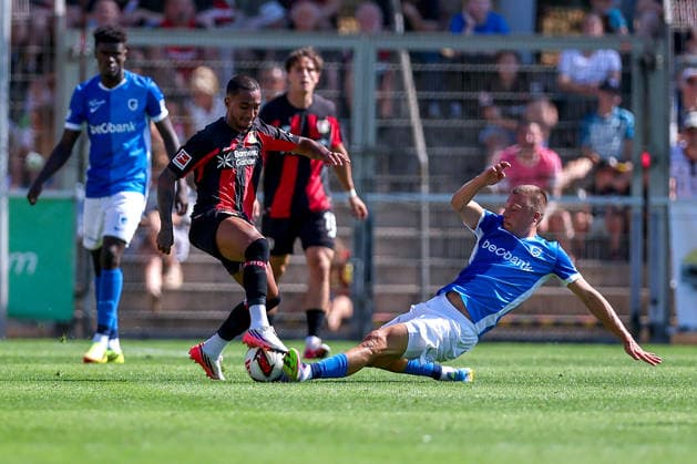 29.07.2026, Fußball, Bayer 04 Leverkusen - KRC Genk, Testspiel, Saison 2026 2027 im Ulrich-Haberland-Stadion: Arthur (Bayer04 Leverkusen 13) im Zweikampf gegen Daan Heymans (KRC Genk 38) DFB regulations prohibit any use of photographs as image sequences and or quasi-video. Nordrhein-Westfalen Deutschland *** July 29, 2026, Soccer, Bayer 04 Leverkusen vs. KRC Genk, Friendly Match, 2026–2027 season at Ulrich Haberland Stadium: Arthur (Bayer 04 Leverkusen) 13 in a tackle against Daan Heymans (KRC Genk) 38. DFB regulations prohibit any use of photographs as image sequences and or quasi-video. North Rhine-Westphalia, Germany