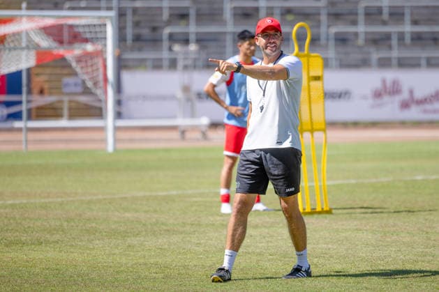 Training der Sportfreunde Siegen zur Saison 2026 2027 im Leimbachstadion auf dem Naturrasenplatz. Trainer Boris Schommers (SI) Fussball Regionalliga West, Training, Sportfreunde Siegen, am 29.07.2026 in Siegen Deutschland. *** Sportfreunde Siegen training session for the 2026–2027 season at Leimbach Stadium on the natural grass field; Coach Boris Schommers; SI Soccer Regionalliga West; training; Sportfreunde Siegen; on July 29, 2026, in Siegen, Germany