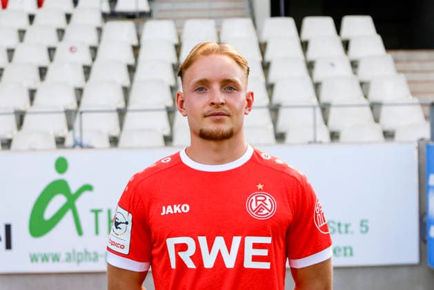 Tony Menzel; Rot-Weiss Essen; 3.Liga, Porträttermin 2026 2027 *** Tony Menzel, Rot Weiss Essen, 3rd Division, Photo Shoot 2026–2027