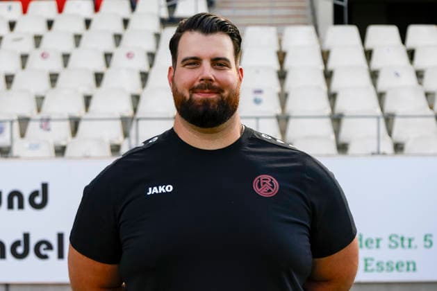 Alexander Dolls ( Physiotherapeut Rot-Weiss Essen ); Rot-Weiss Essen; 3.Liga, Porträttermin 2026 2027 *** Alexander Doll s Physical Therapist, Rot-Weiss Essen, Rot-Weiss Essen, 3rd Division, Profile Session 2026–2027