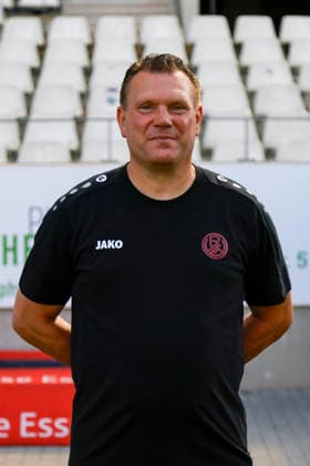 Uwe Koschinat ( Chef-Trainer Rot-Weiss Essen ); Rot-Weiss Essen; 3.Liga, Porträttermin 2026 2027 *** Uwe Koschinat, Head Coach of Rot-Weiss Essen; Rot-Weiss Essen, 3. Liga; Profile Session 2026–2027